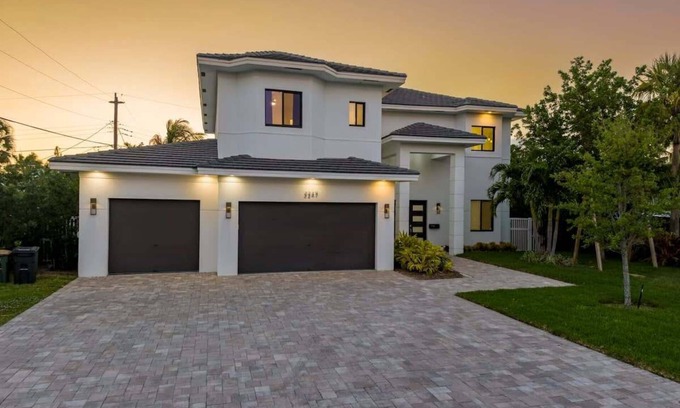 Lighthouse Point House | Lux 6BR Beach Resort, Heated Pool