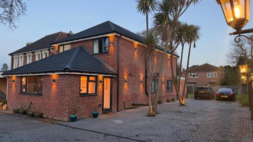 Waterlooville Villa | Lux 7 Bedroom residence
