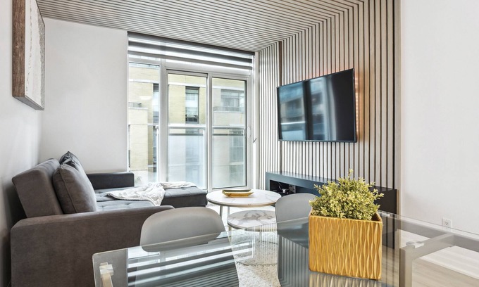 Summerhill Apartment | Lux Apt Yorkville 2bed 2bath Gym