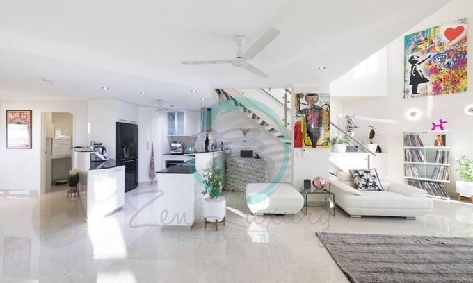 Woolner Apartment | Lux Beachfront PH~ Office ~ Pool ~ Skyline Views