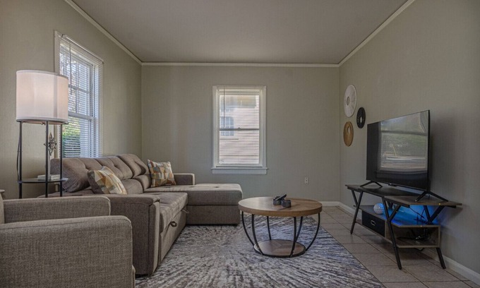 Columbus Apartment | Lux Condo in Midtown