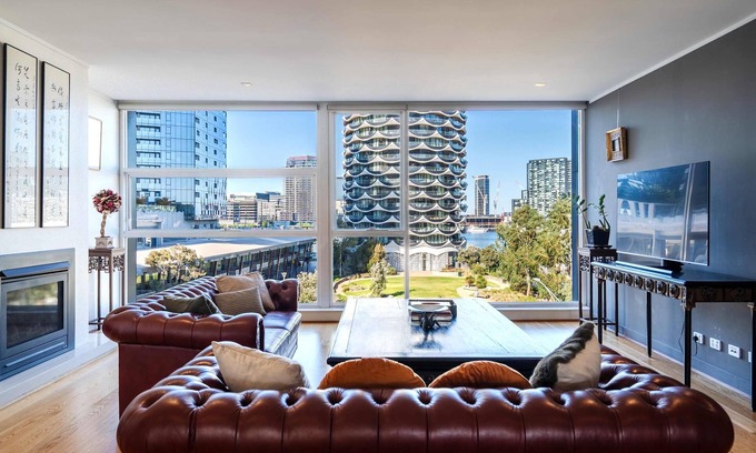 Docklands House | Lux Docklands District 3-level TH *FreeParking
