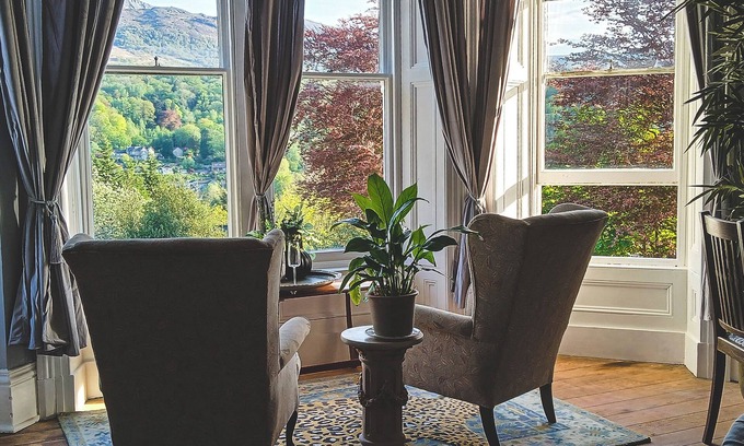 Dolgellau Bed & Breakfast | Lux double&lounge area/en suite.fab hosts/stylish interiors.incredible views