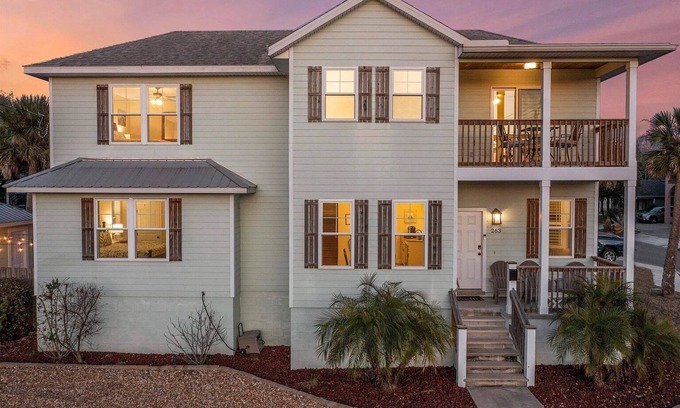 Lincolnville House | Lux Downtown St. Aug Getaway - Walkable, Pet Friendly, Parking, Sleeps 6