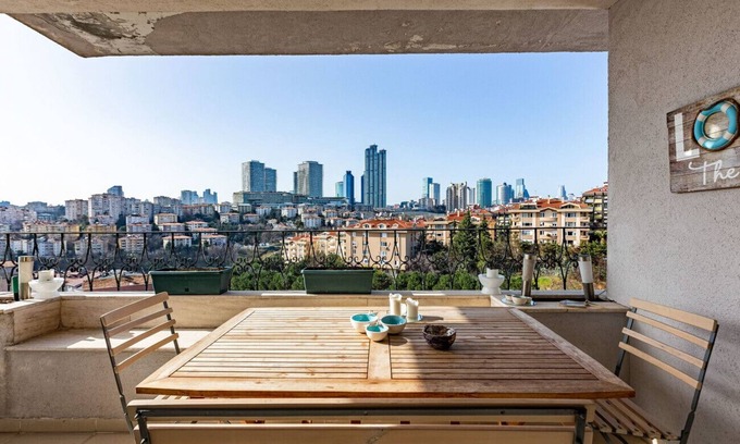Besiktas Apartment | Lux Flat w Balcony in Besiktas, 5 min to Zorlu