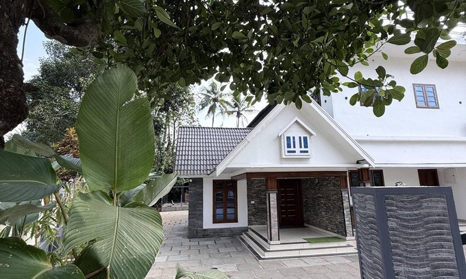 Devikolam Villa | Lux Garden - Full Villa In Chillithodu, Idukki.