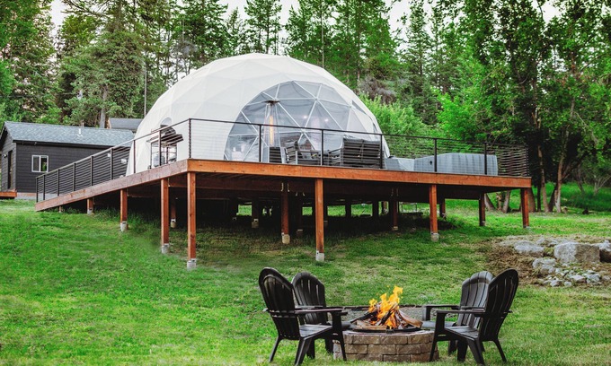 Lakeside House | Lux Glacier Dome Hot Tub Sauna Walk 2 FlatheadLake 45 mins from Glacier