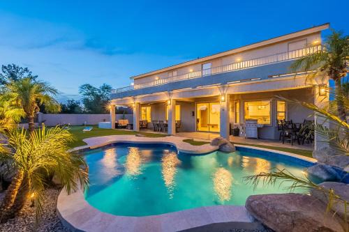 Augusta Ranch House | Lux Golf Course Oasis Pool, Putt-putt & 4 Kings!
