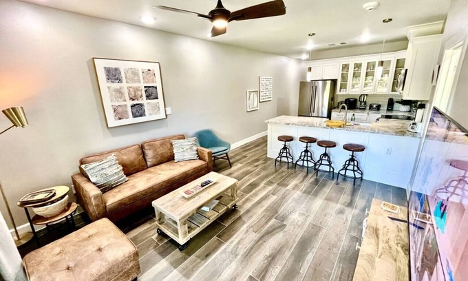 Gruene Condo | LUX Gruene Condo | Walk to Gruene Hall! | On River!
