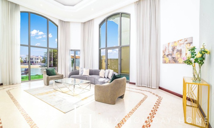 Palm Jumeirah Villa | LUX Holiday Home - Frond E 1