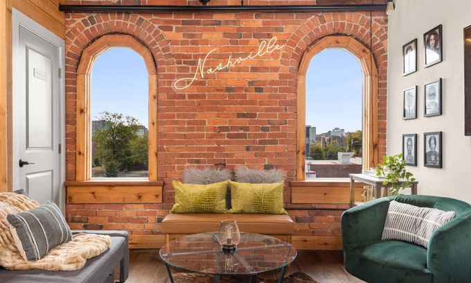 Nashville Condo | Lux Industrial Loft Penthouse ~ Top floor ~ 1865 Club/Bar Onsite ~ Sky Lounge ~ 2 Mi to Broadway
