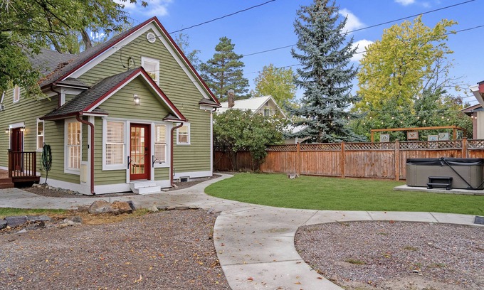 Kalispell House | Lux Kalispell Farmhouse w/Large Hot Tubn
