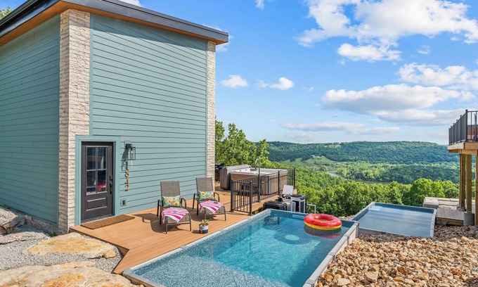 Omaha House | Lux Lakeview New-Build Branson w/Pool & Hot Tub
