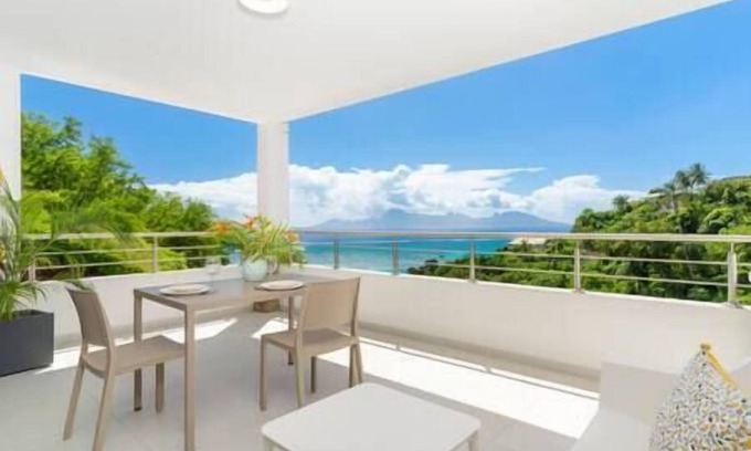 Punaauia Apartment | Lux Mare with Concierge