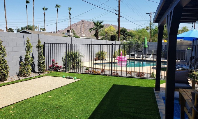South Scottsdale House | LUX Old Town Scottsdale, private pool hot tub bocce, Open play pickleball nearby