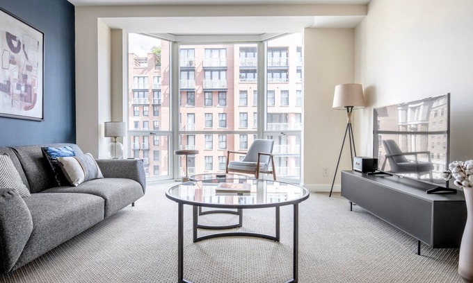 Penn Quarter Apartment | Lux Penn Quarter 1BR w/Gym, Pool, Doorman, nr. Metro, by Blueground