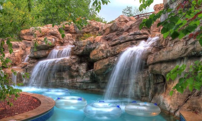 Pigeon Forge Condo | Lux Penthouse Condo, Lazy River, Pool, Dollywood Fireworks From Balcony On Sale!