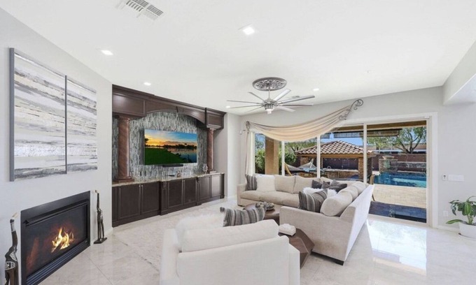 Sonoran Foothills Villa | Lux Phoenix Villa Swim Up Bar