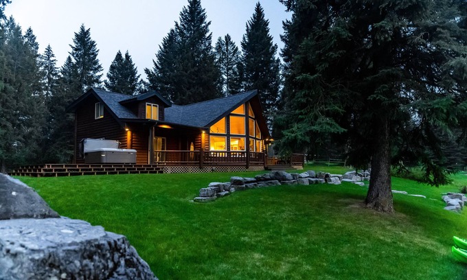Olney Cabin | Lux Riverfront cabin w/Hot Tub & Sauna