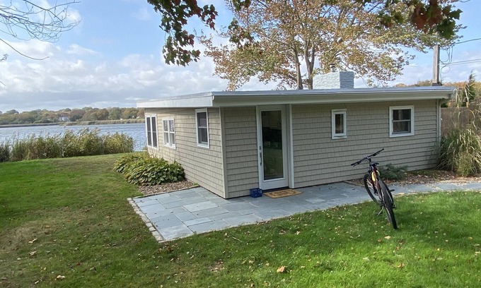 Bonnet Shores Cottage | Lux Romantic Waterfront Cottage - Bonnet Shores, Narragansett RI
