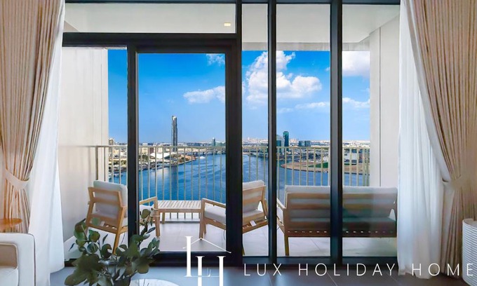 Dubai Apartment | LUX The Dubai Creek Edge Suite