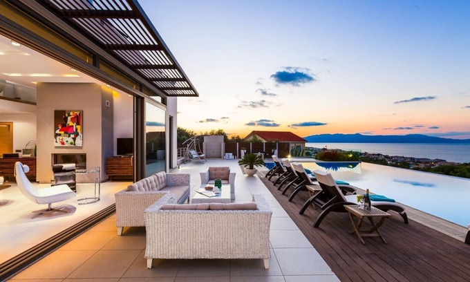 Platanias Town Villa | Lux Villa 600mt to beach★Gym & Basketball ★Heated pool★Jacuzzi★100 mt to Taverna
