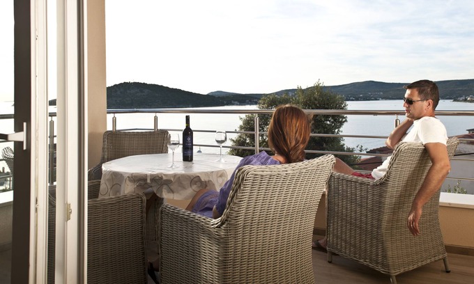 Razanj Apartment | Lux Villa Laguna - Apartment 2 with sea view and pool, 60m from the sea!