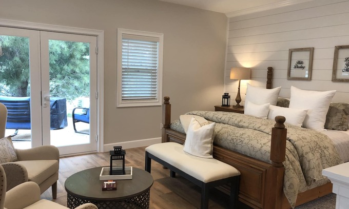 Temecula Cottage | Lux Vineyard Escapes-Romantic Guest Suite