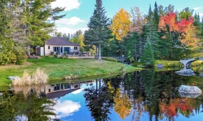 Whitefield House | Lux Waterfront Cottage with Private Island