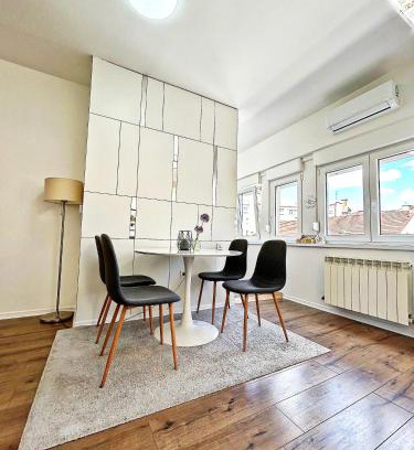 Old Town Apartment | LuxApart Sirano City Centar free parking