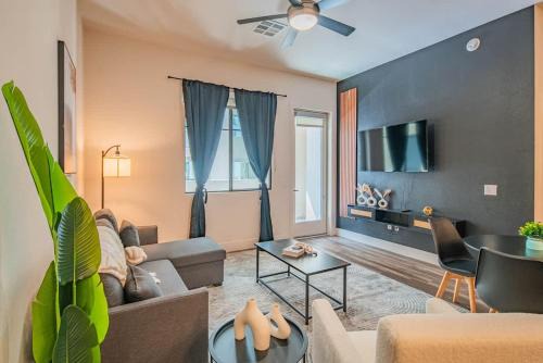 North Scottsdale Apartment | Luxe 1BR Kierland Commons, TPC Golf, Pool, Gym, W-D