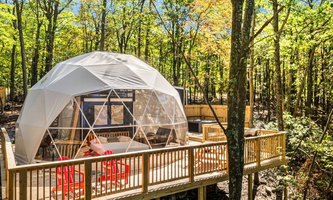 Capon Bridge Apartment | Luxe 2 Bed Dome w Hot Tub, Deck, Fire Pit & Bath