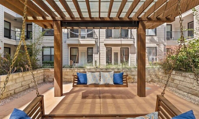 St. Edwards Apartment | Luxe 2B Loft on South Congress w/ Balcony and Pool
