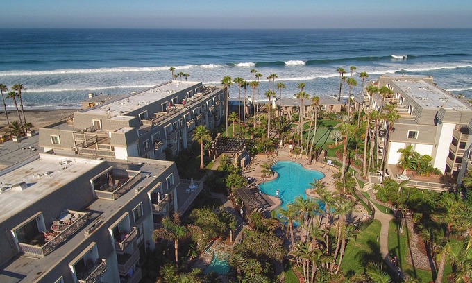 Townsite Condo | Luxe 2BR Beachfront Condo w/Harbor & Ocean Views— Family Holiday Escape!