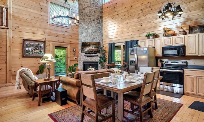 Sevierville Cabin | Luxe 3B/3B Cabin Close to all attractions - Fall Special!
