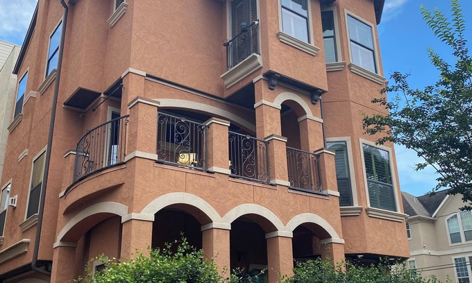 Washington Ave./ Memorial Park House | Luxe 3BR Retreat Washington Ave & Memorial Park