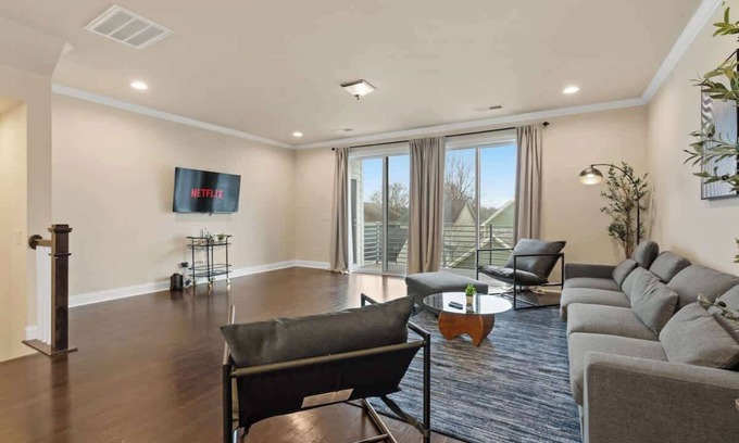 Charlotte House | Luxe 3BR Townhousein Uptown Charlotte!
