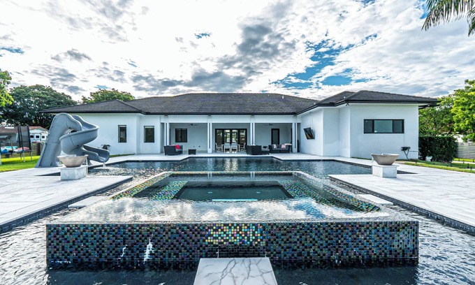 Southwest Ranches House | Luxe 5 BR Estate on 2.5 Acres with Saltwater Pool