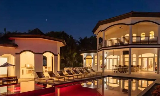 Davie House | Luxe 8BR Mansion|Pool|Cinema