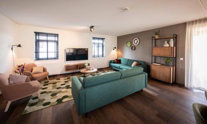 Thorn Villa | Luxe 8p - Four Bedroom Villa, Sleeps 8