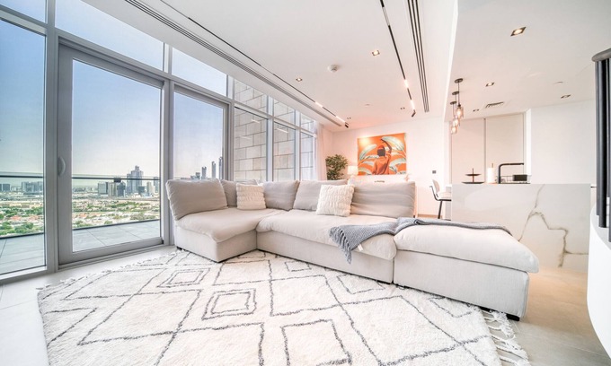 Bur Dubai Apartment | Luxe and Modern Duplex in DIFC