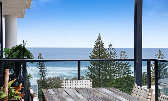 Burleigh Heads Apartment | Luxe Beachfront 2-Bed With Gym, Pool & Views