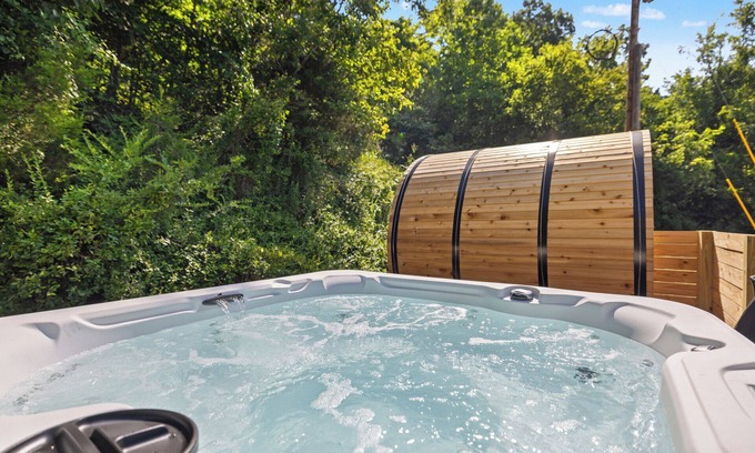 Chaplin House | Luxe Bourbon Trail Retreat Great Location! Privacy, Hot Tub, Sauna & Firepit