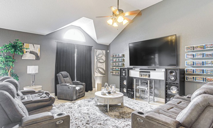 Brunswick House | Luxe Brunswick Home ~ 14 Mi to Jekyll Island!