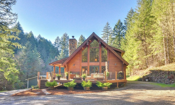 Gaston Cabin | Luxe Cabin in the Woods: Walk to Lake!