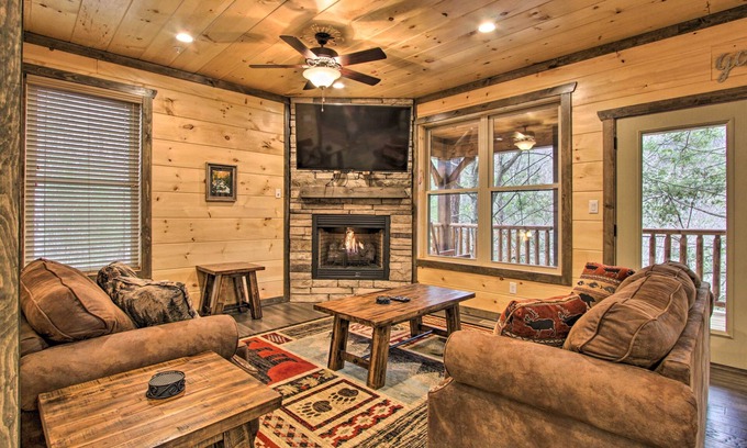 Gatlinburg Cabin | Luxe Cabin w/Home Theater < 2 Miles to Gatlinburg