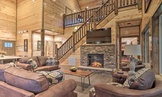 Gatlinburg - Pigeon Forge Cabin | Luxe Cabin with Indoor Pool and Theater