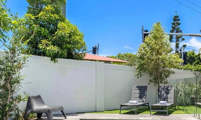 Surfers Paradise Villa | Luxe Capri Villa - Heated Pool, 850m to the beach
