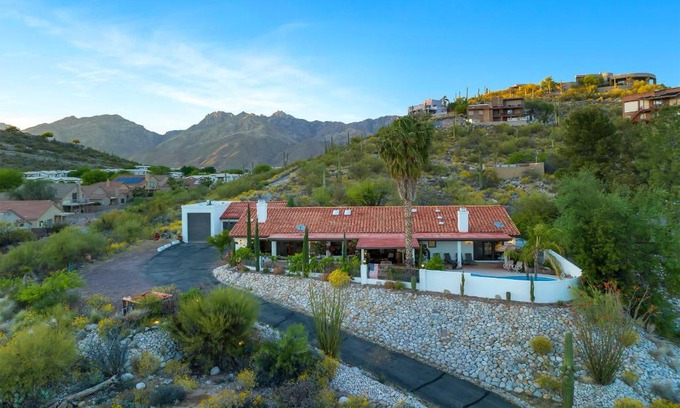 Rockcliff House | Luxe Catalina Foothills Hideaway with Private Pool