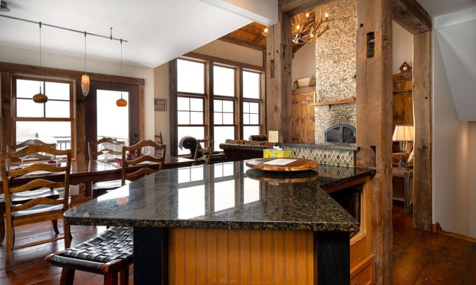 Central Vermont- Killington House | Luxe Chalet - Ski On /Off, Hot Tub, Pool, Views